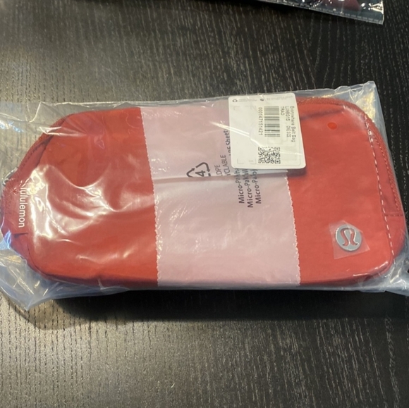 NWT Lululemon Everywhere Belt Bag 1L in Terra Orange - Picture 7 of 9